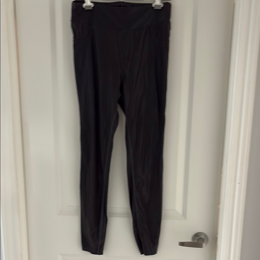 HALARA Black Leggings Stretchy Form-Fitting Design